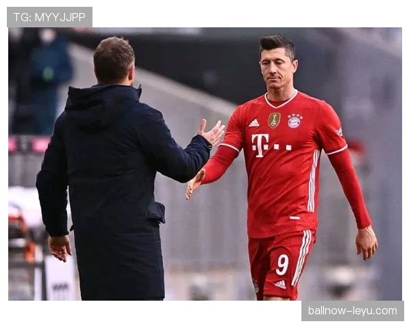 莱万与C罗巅峰对决：两大巨星持续闪耀赛场