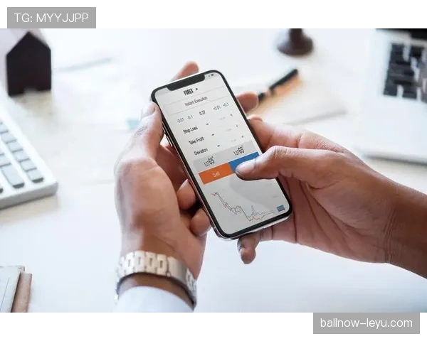 跨赛季变革重塑格局：足球盛夏开启新战局，各大联赛迎战转型挑战