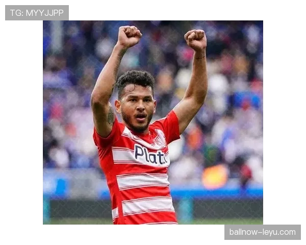 苏亚雷斯力与技完美融合，赛场演绎稳健艺术