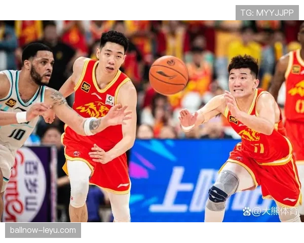 内内挡拆吸引防守创造空间，助力球队提升篮板控制率