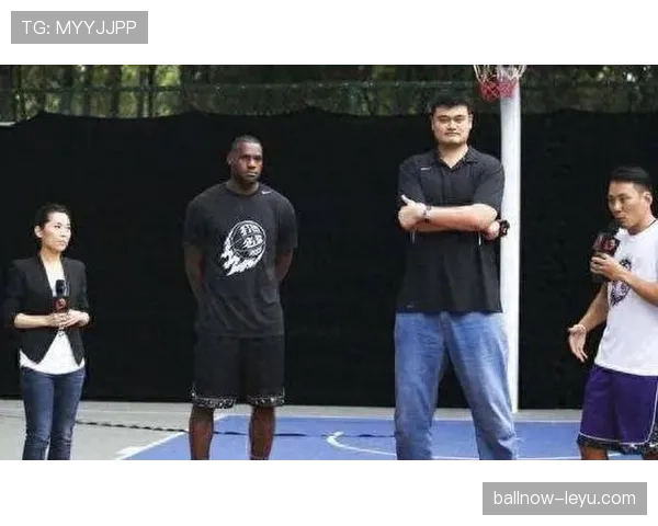 姚明穿拖鞋登私人飞机，看到那反差我笑到肚子疼