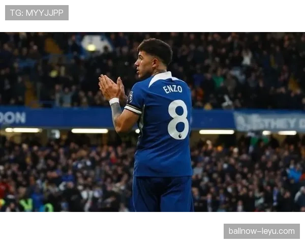 恩佐·费尔南德斯家冰箱里塞满能量饮料，连矿泉水都得排队